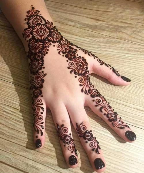 طرح حنا روی دست دخترانه 15