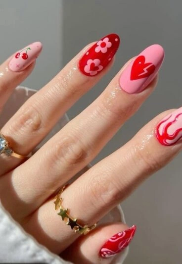 مدل ناخن دخترانه فانتزی عاشقانه 2