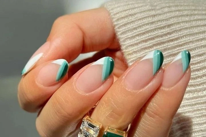 مدل های ناخن فرنچ رنگی 21 مدل های ناخن فرنچ رنگی 21
