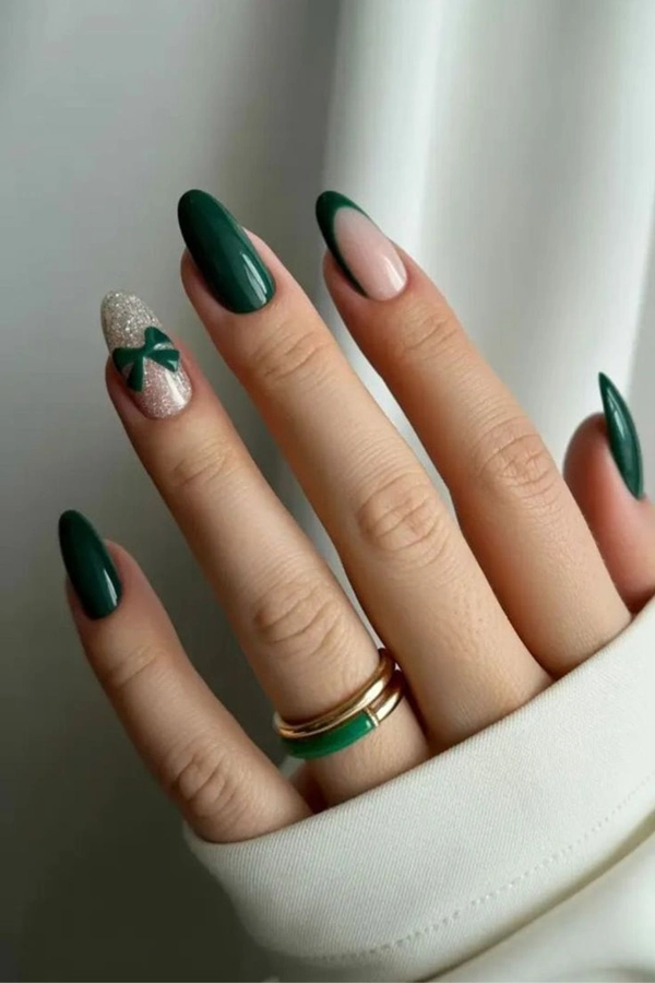 مدل رنگ ناخن سبز 16