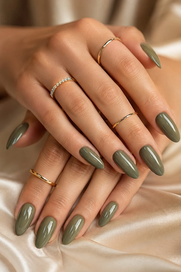 مدل رنگ ناخن سبز 3