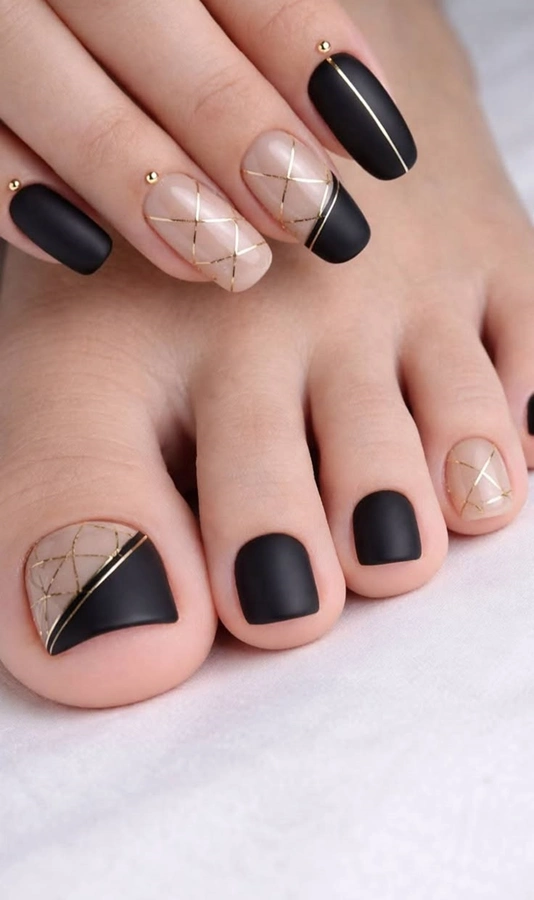 مدل ژلیش ناخن پا مشکی 11