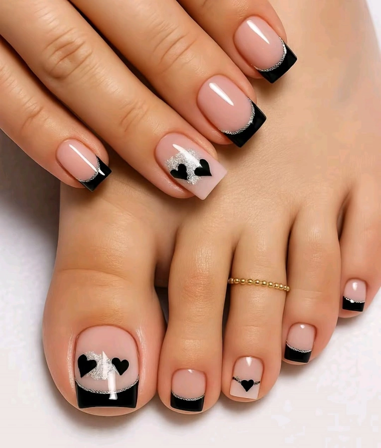 مدل ژلیش ناخن پا مشکی 13