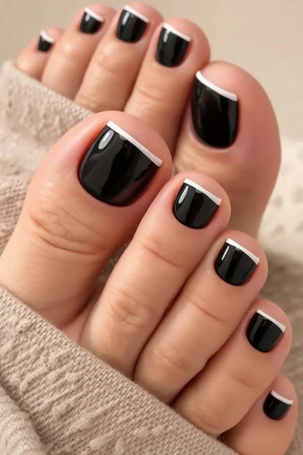 مدل ژلیش ناخن پا مشکی 3