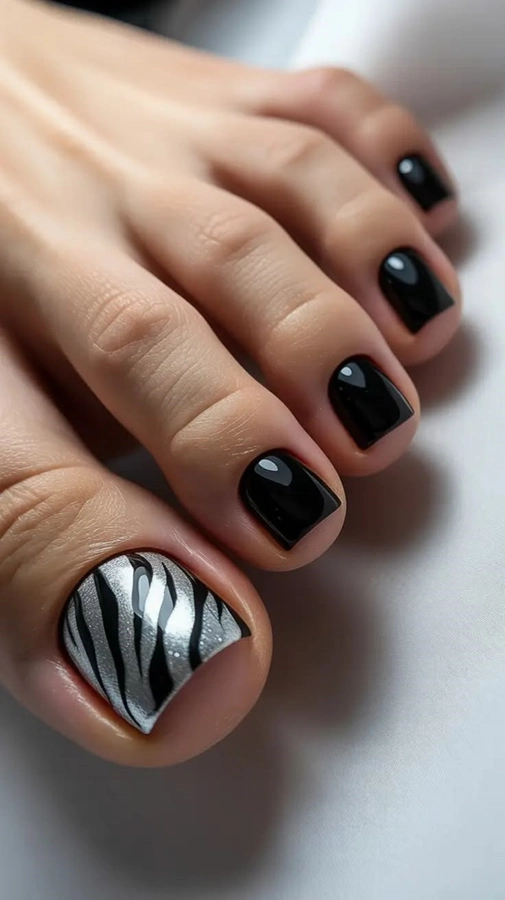 مدل ژلیش ناخن پا مشکی 9